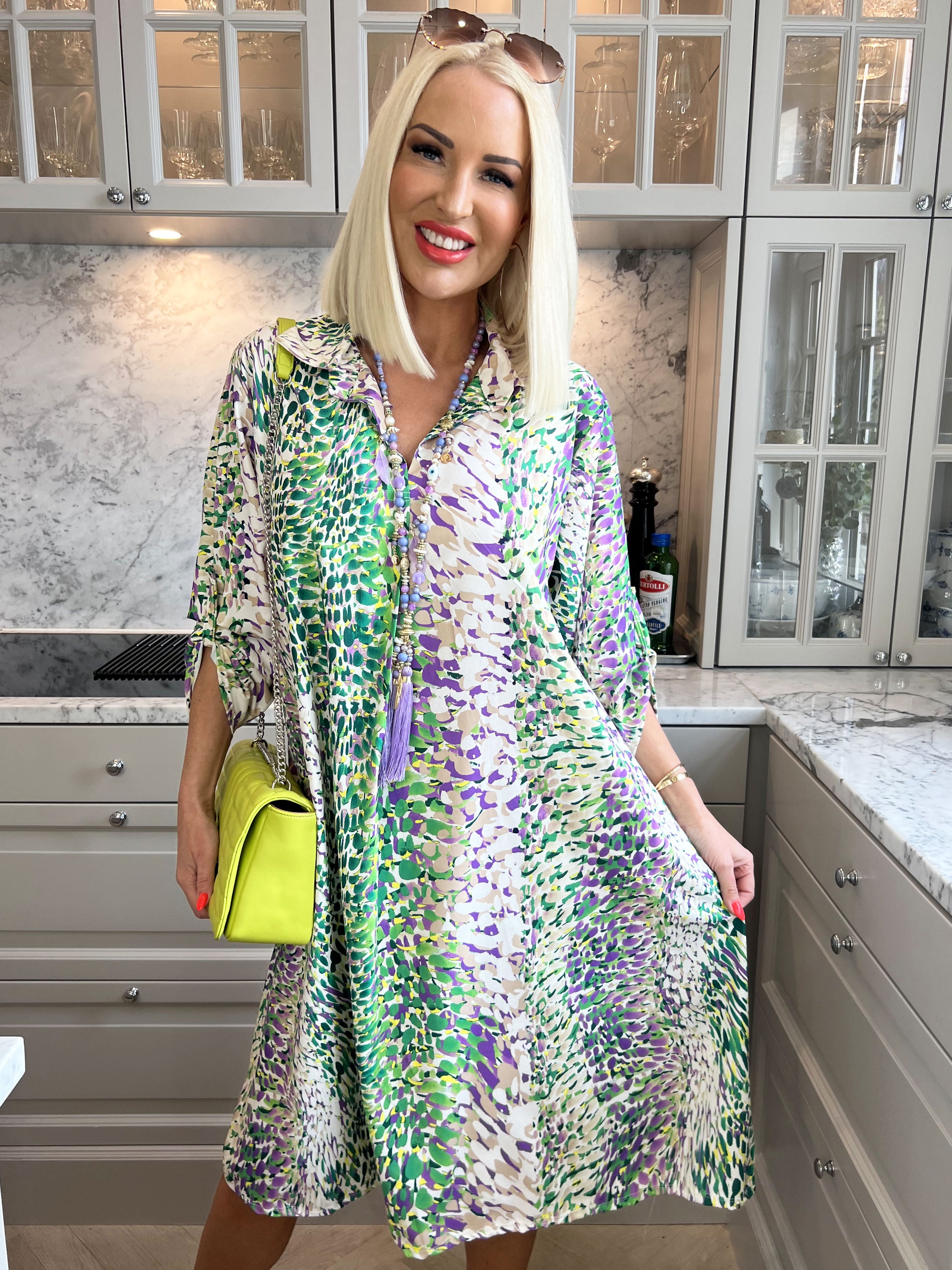 Lilly - Sød mønstret kjole med skjortekrave